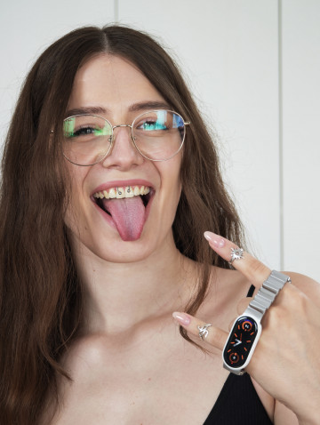 xiaomi band 10 beautiful girl