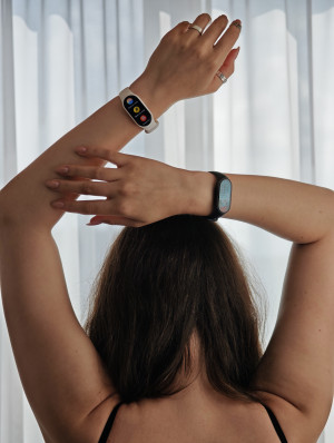 xiaomi band 10 beautiful girl