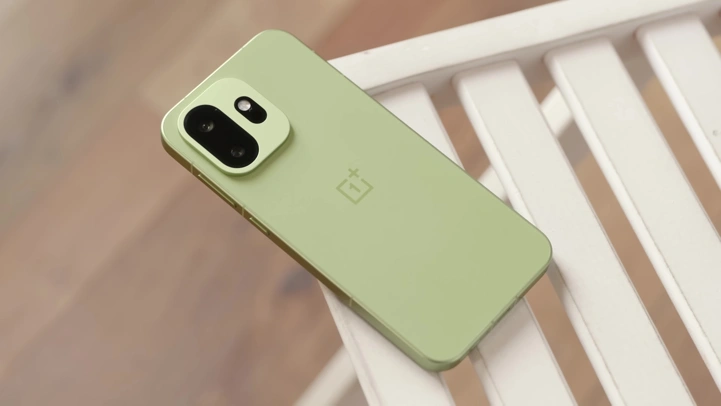 Обзор OnePlus 15T: круче и дешевле OnePlus 15?