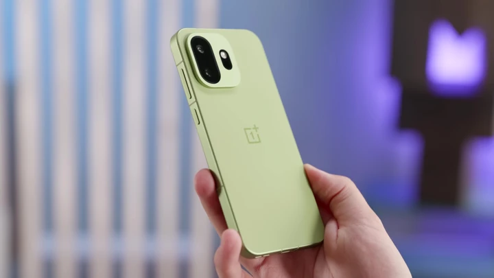 Обзор OnePlus 15T: круче и дешевле OnePlus 15?