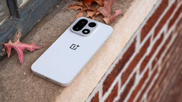 Опытное производство OnePlus 16 началось: детали батареи и зарядки