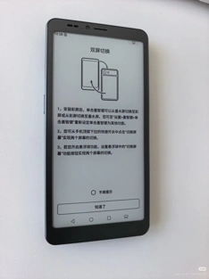 Hisense A10 Ultra с E-Ink-экраном и съёмным IPS на живых фото