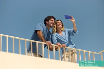 Пресс-фото Fairphone 6+ в синем цвете