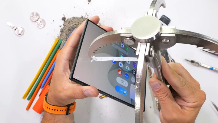 Samsung Galaxy Z Fold 8 испытали в жестоких тестах на прочность