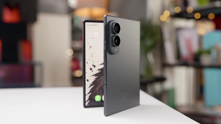 Обзор Samsung Galaxy Z Fold 8: в чём причина успеха?