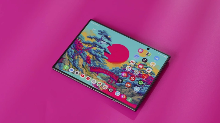 Обзор Samsung Galaxy Z Fold 8: в чём причина успеха?