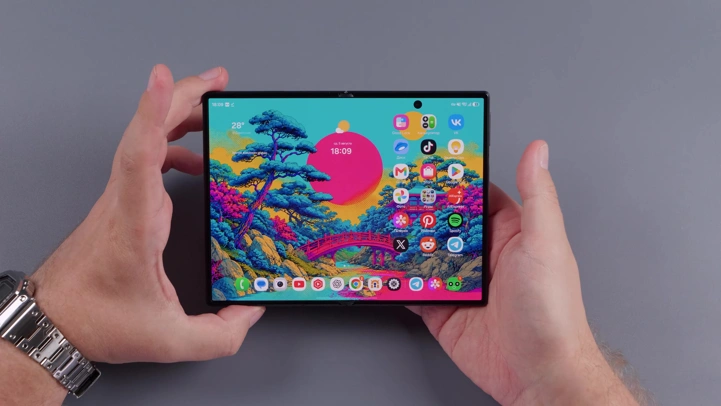 Обзор Samsung Galaxy Z Fold 8: в чём причина успеха?