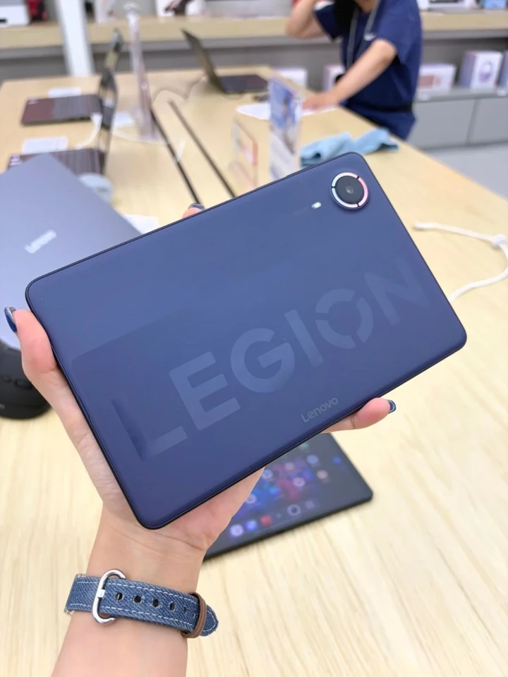 Lenovo Legion Y700 Wuji засветился на живых фото