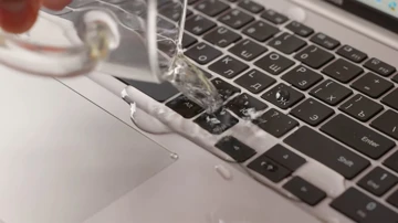 ВИДЕО: обзор Honor MagicBook 16 2026 за минуту