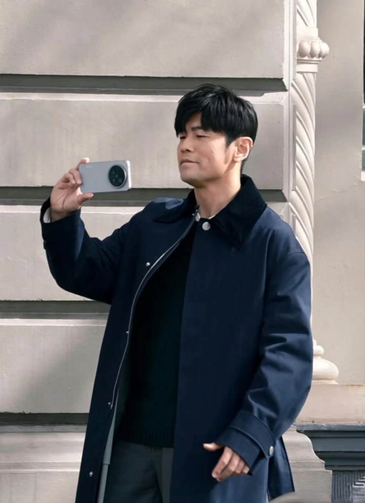 Vivo X500 Pro засняли в руке знаменитости: первый взгляд