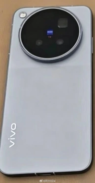 Прототипы Vivo X500 и X500 Pro крупным планом на живых фото