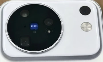 Прототипы Vivo X500 и X500 Pro крупным планом на живых фото