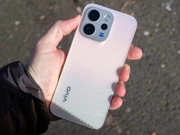 Vivo V70 вновь временно доступен дешевле 30 000 рублей