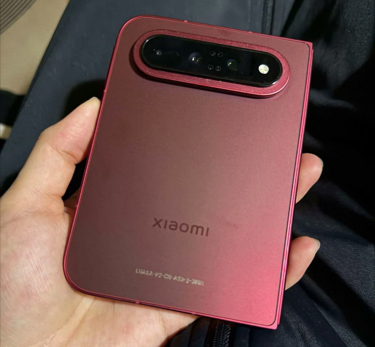Xiaomi 18 Fold во всей красе показали на живых фото и постере