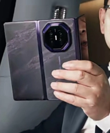 Фото Huawei Mate XT 2: фиолетовый красавец в новом формате