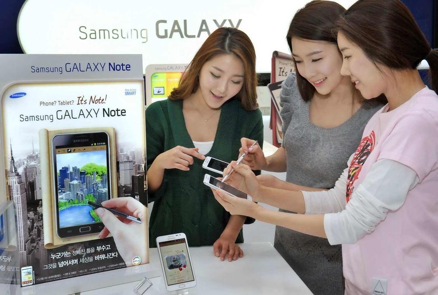 Белый Samsung Galaxy Note вышел в Южной Корее (фото)