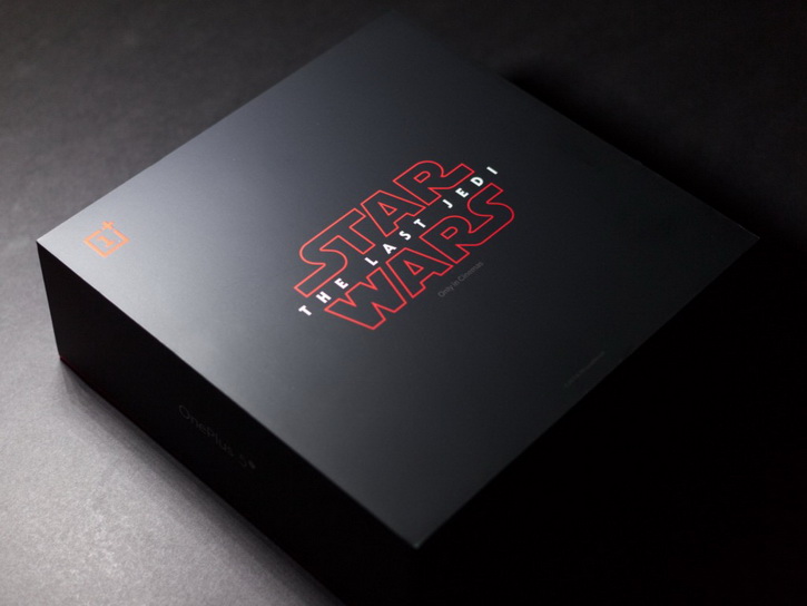 Распаковка OnePlus 5T Star Wars Edition на фото