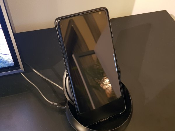 Очень странный прототип Samsung Galaxy S10 5G на фото