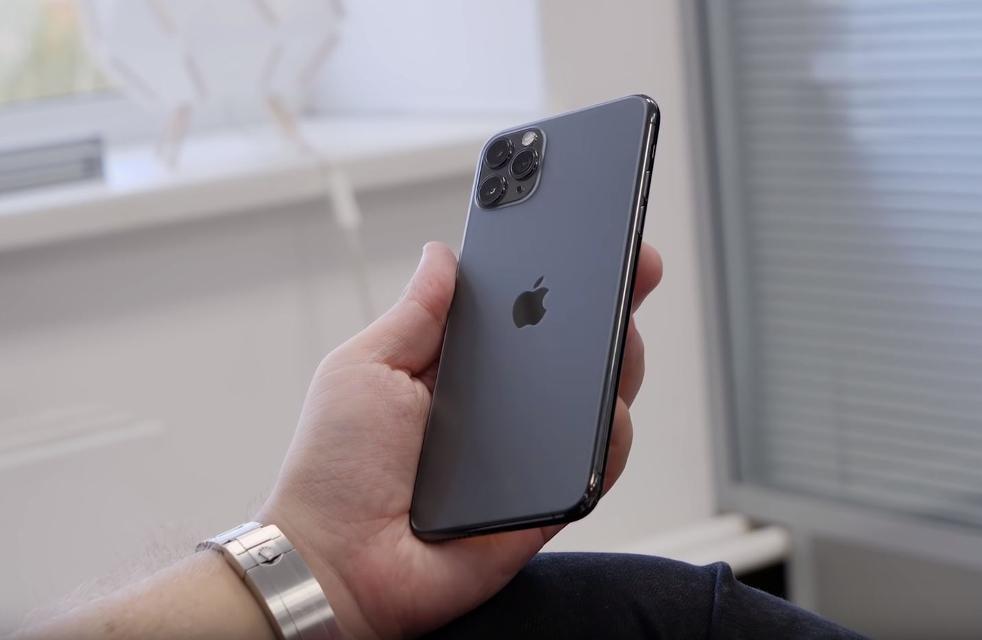 Большой брат следит за тобой: iPhone 11 Pro уличили в слежке через GPS