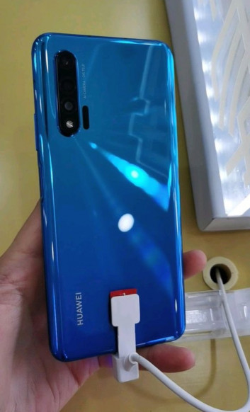 Huawei Nova 6 5G в трех цветах на живых фото накануне анонса
