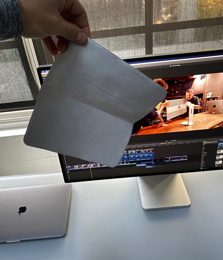      Apple:  Pro Display XDR