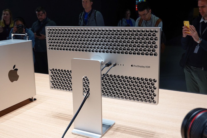      Apple:  Pro Display XDR