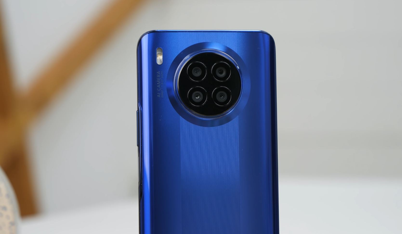 ВИДЕО: обзор Honor 50 Lite – стильная бюджетка с мощной зарядкой и NFC