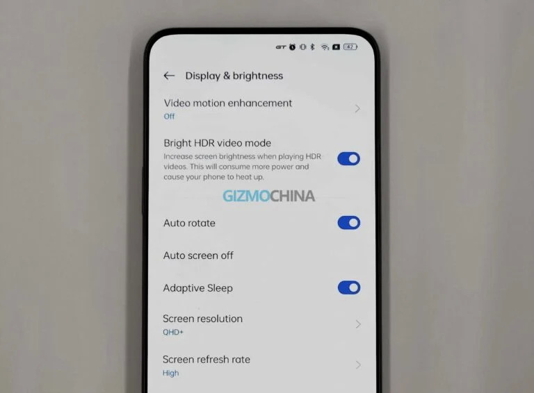 Слишком хорошо, чтобы быть правдой? Фото Realme GT2 Pro с подэкранкой