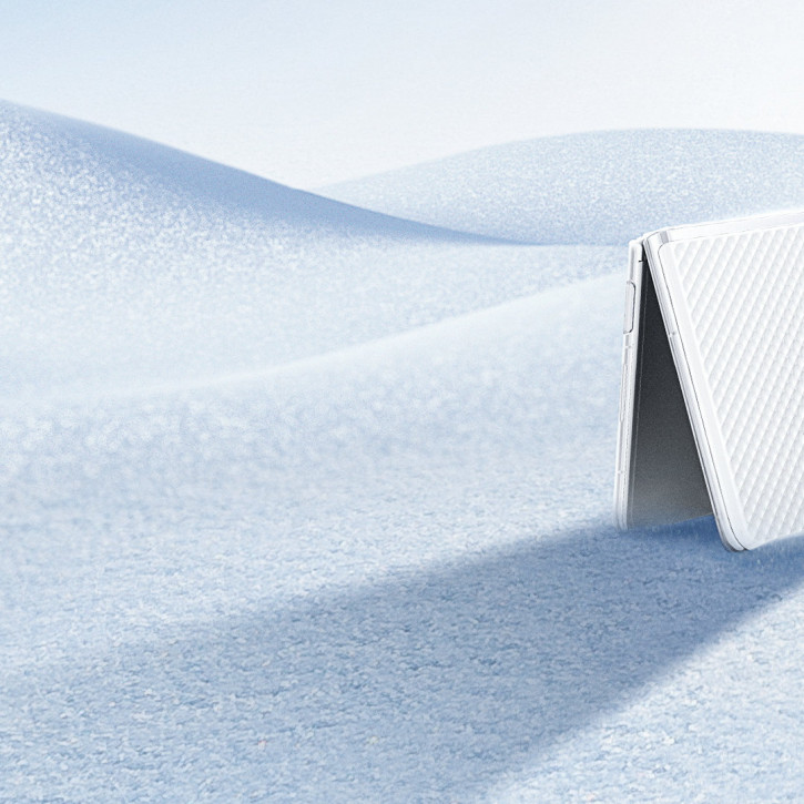 Зима близко: новый постер серебристого Huawei P50 Pocket перед анонсом
