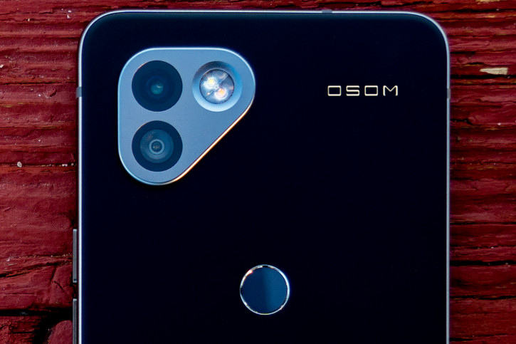   Essential Phone: OSOM OV1    