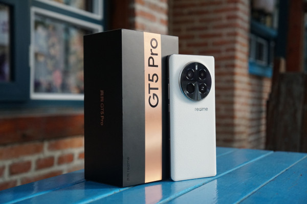 Realme GT5 Pro        