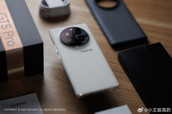 Realme GT5 Pro        