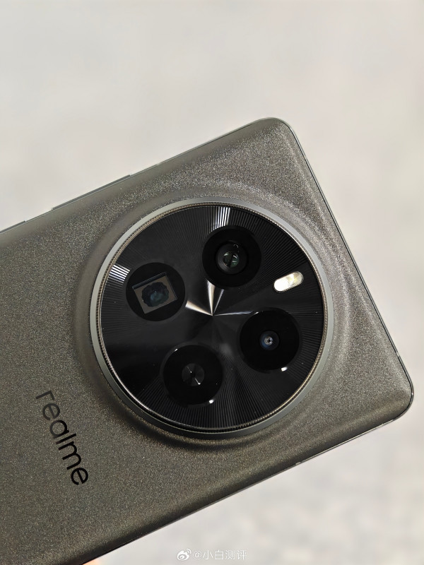 Realme GT5 Pro        