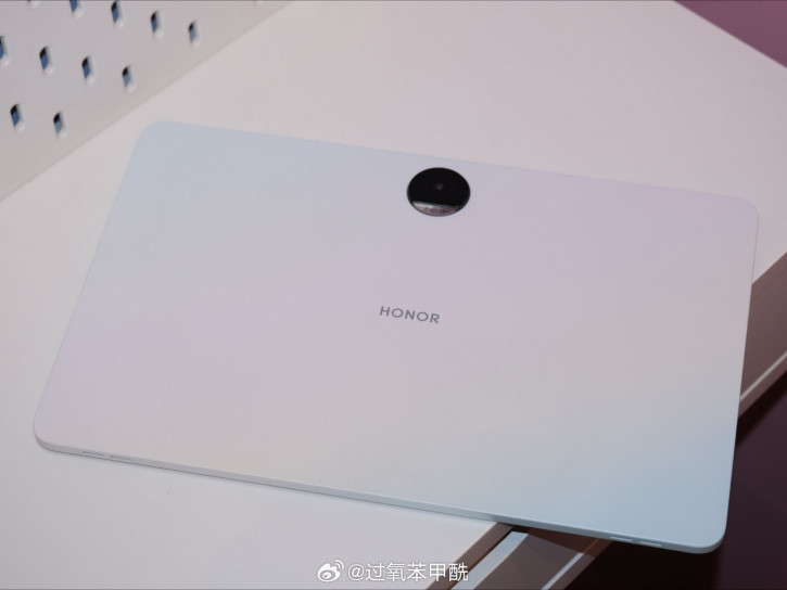 Honor Pad 9 уже красуется на живых фото: раскрыты экран, чип, память