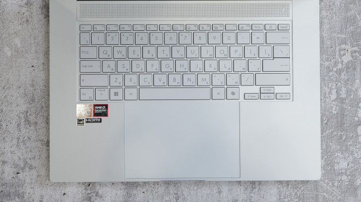  ASUS Zenbook S 16 UM5606      