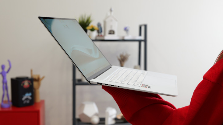  ASUS Zenbook S 16 UM5606      