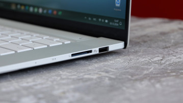 ASUS Zenbook S 16 UM5606      