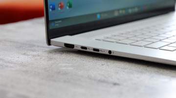  ASUS Zenbook S 16 UM5606      