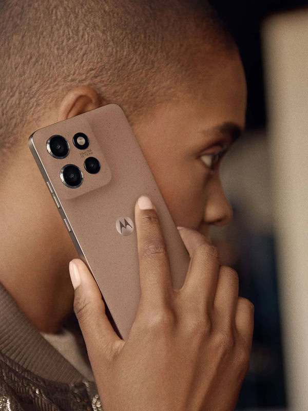 Motorola готовит Razr+ 2024 и Edge 50 Neo в цвете 2025 года
