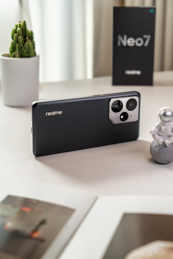 Realme Neo 7       