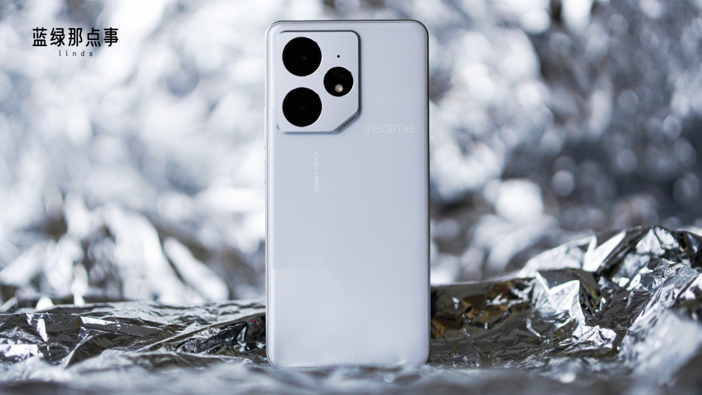 Realme Neo 7       