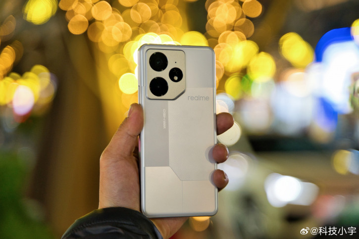 Realme Neo 7       