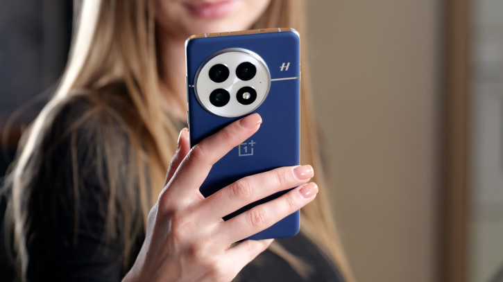  OnePlus 13:    Snapdragon 8 Elite