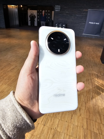 Realme 14 Pro+  -     