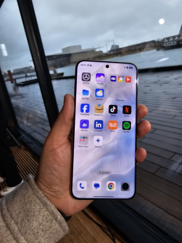 Realme 14 Pro+  -     