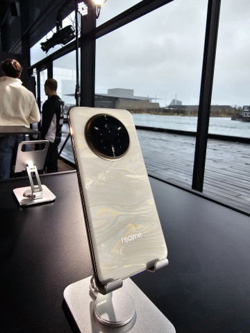 Realme 14 Pro+  -     