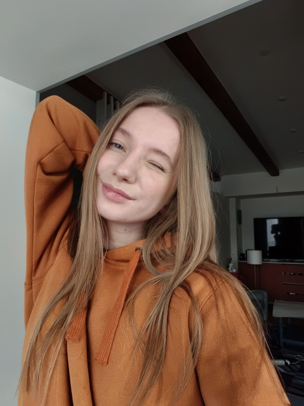  Realme 13+ 5G:    30 000?