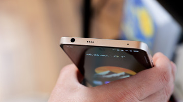  Realme 13+ 5G:    30 000?
