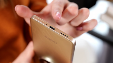  Realme 13+ 5G:    30 000?