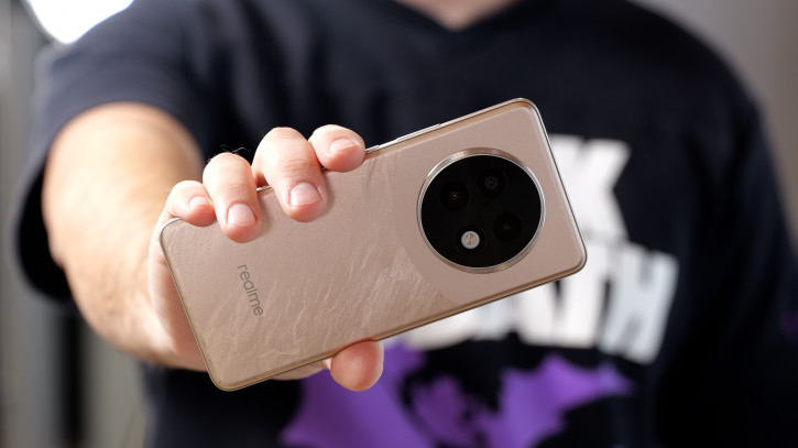  Realme 13+ 5G:    30 000?